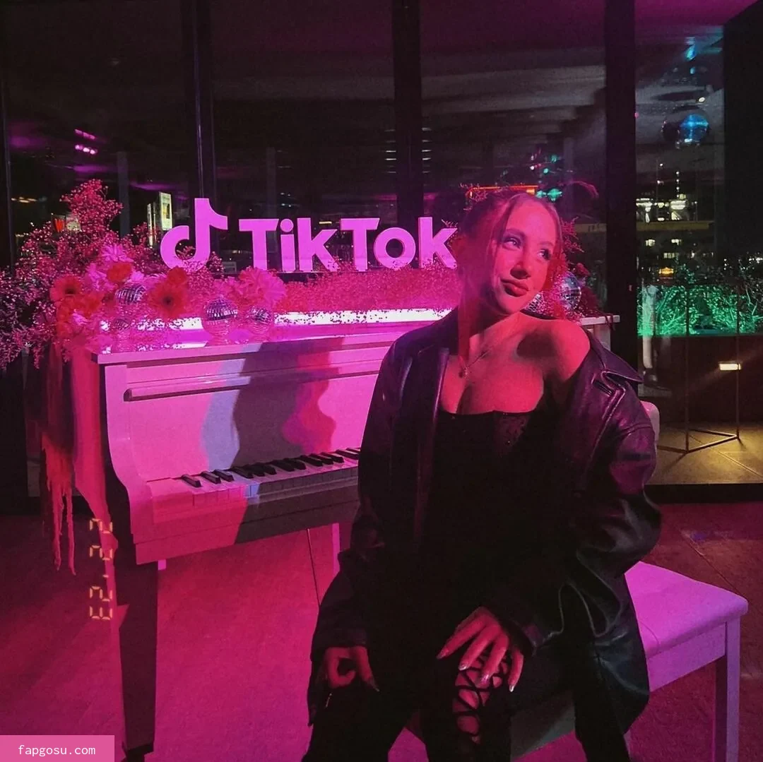 Ava Kolker
