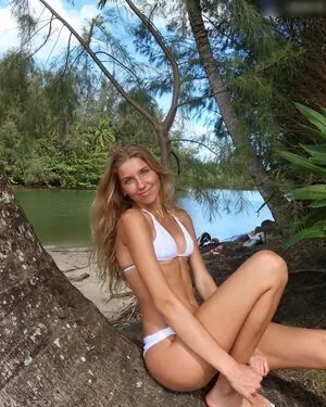 Aniela Leon