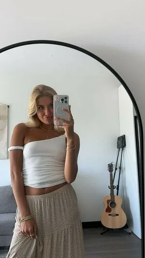 Aniela Leon