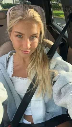 Aniela Leon