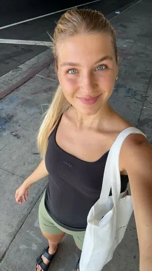 Aniela Leon