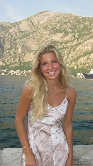 Aniela Leon