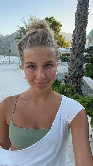 Aniela Leon