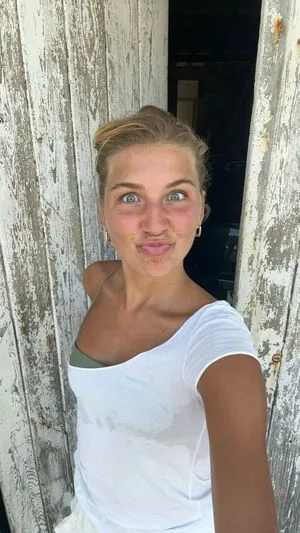 Aniela Leon