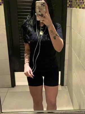 Anniemarie7 / Little22lady / Honeybaby_lo content