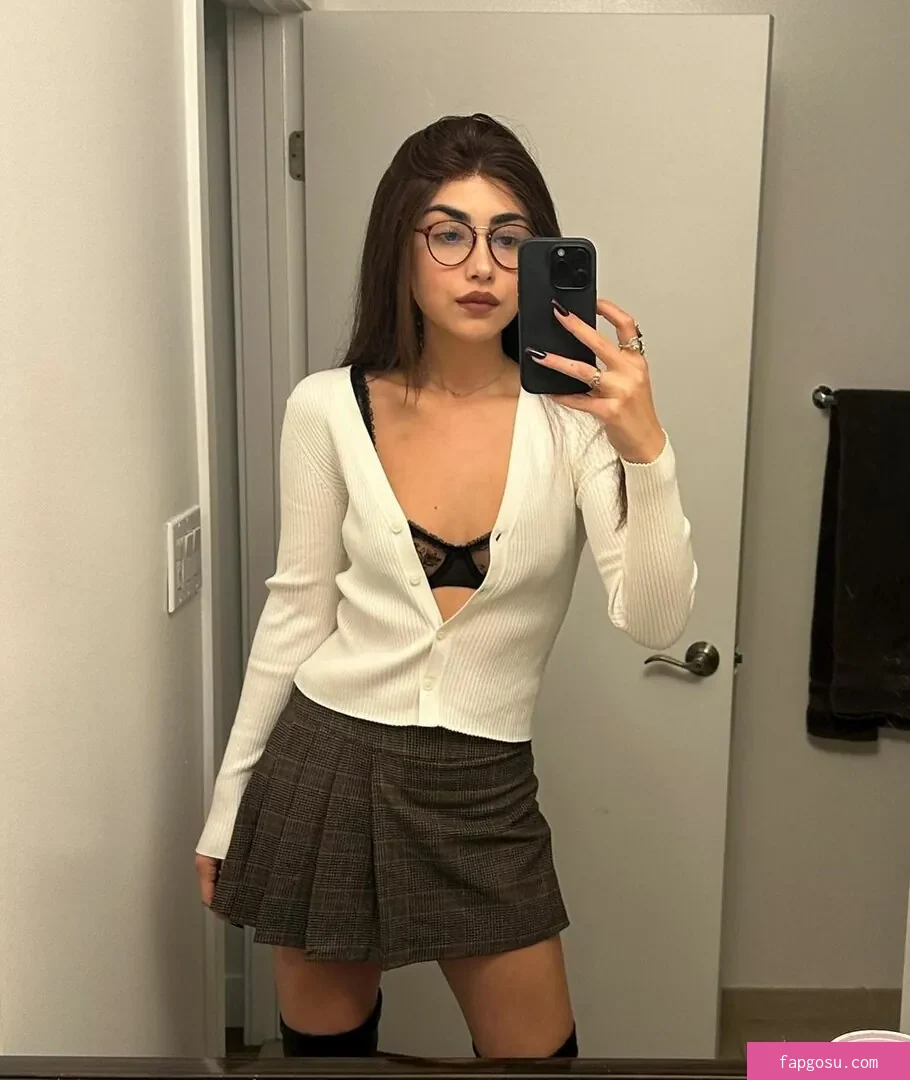 Alexa Mansour
