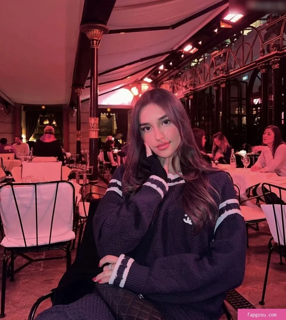 Alexandra Malena Saint Mleux