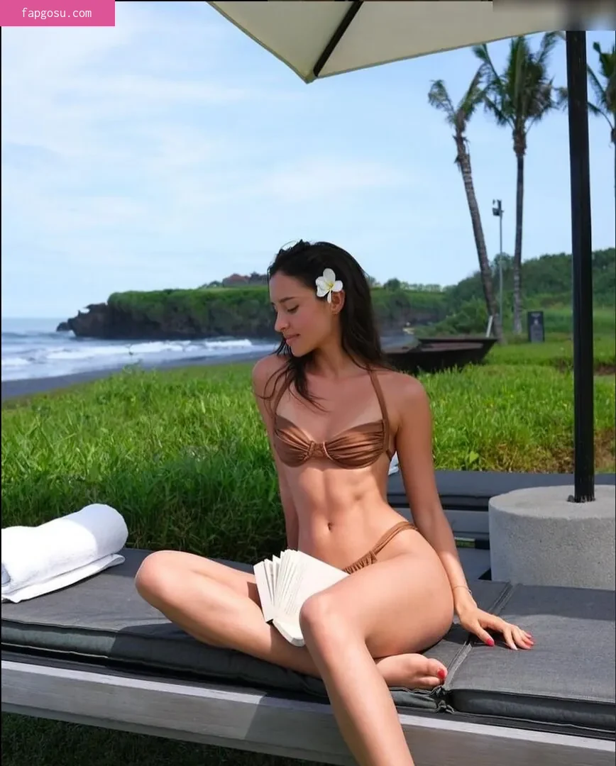 Alexandra Malena Saint Mleux