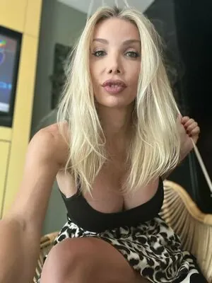 Ana Mancini content