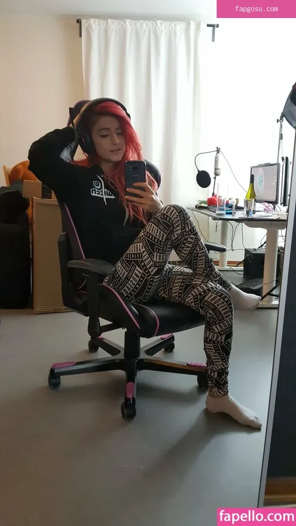 AnnieFuchsia