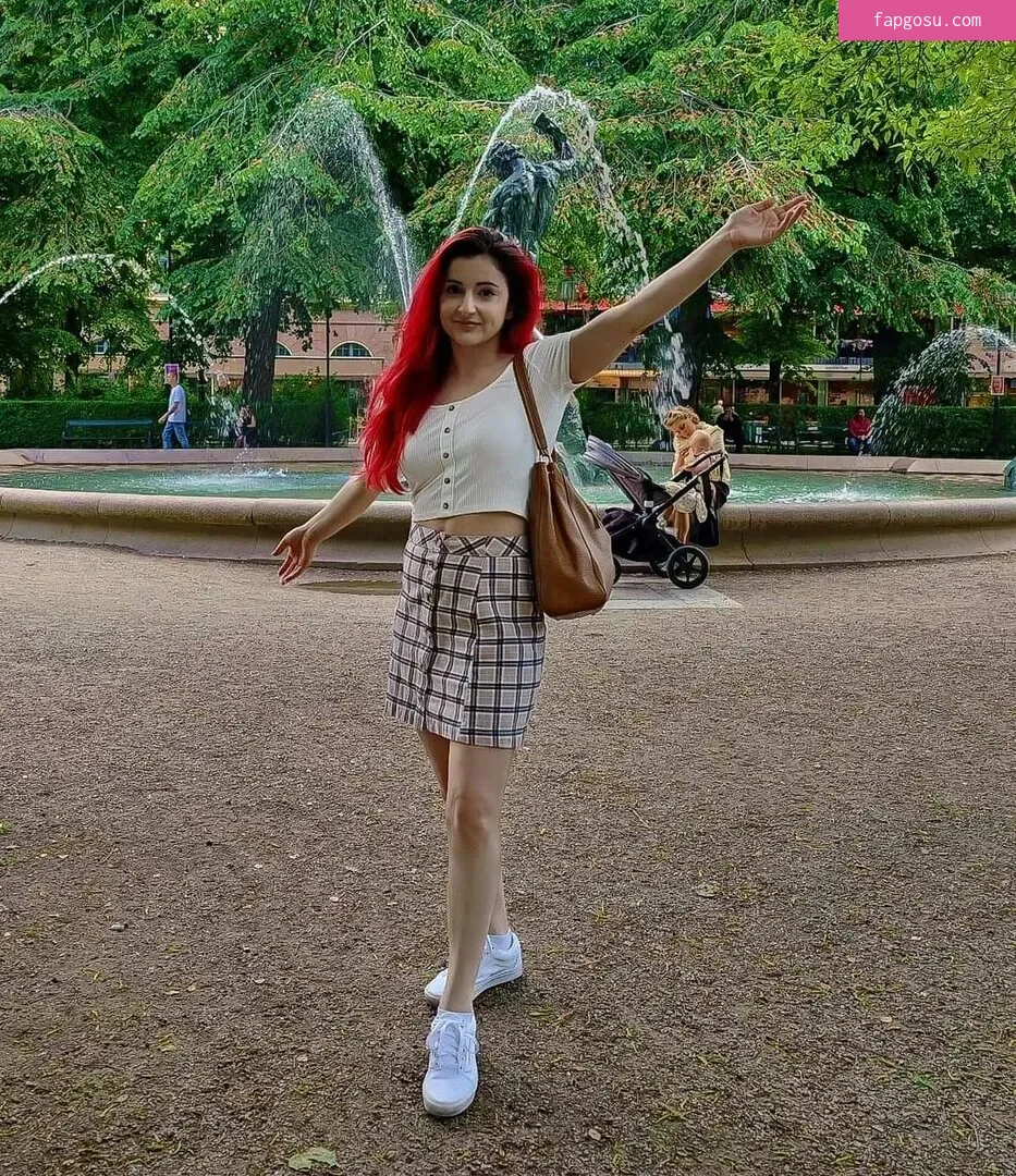 AnnieFuchsia