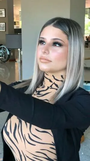 Abril Perez content