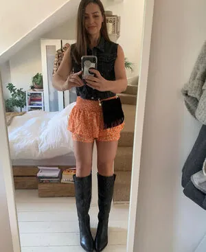 Anna Passey content