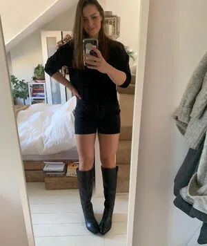 Anna Passey content