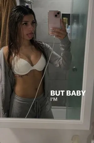 Ava_quijije content