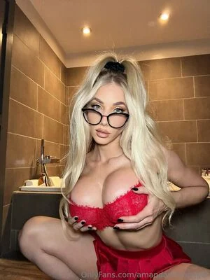 Amanda Stronegger content