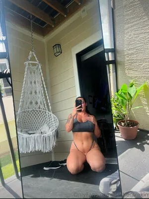 ashhentrekin content