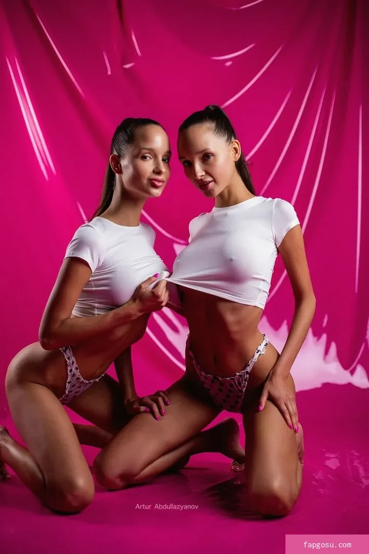 Adelalinka Twins