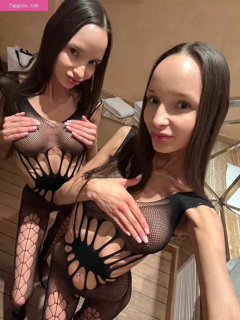 Adelalinka Twins