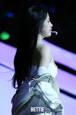 An Yujin 안유진 | content