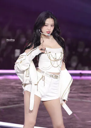 An Yujin 안유진 | content