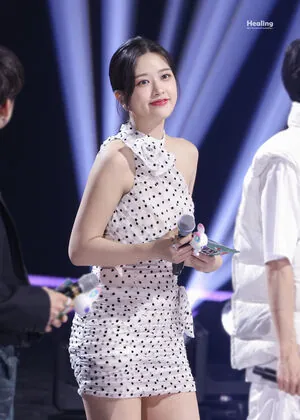 An Yujin 안유진 | content