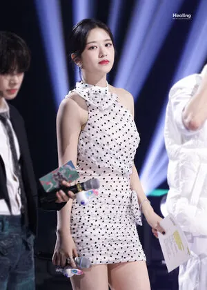 An Yujin 안유진 | content