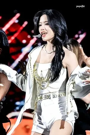 An Yujin 안유진 | content