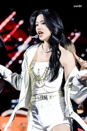 An Yujin 안유진 | content