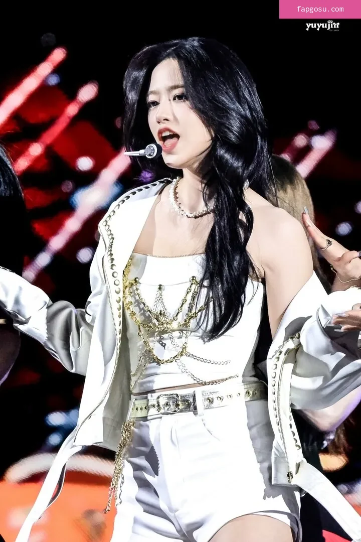 An Yujin 안유진 |