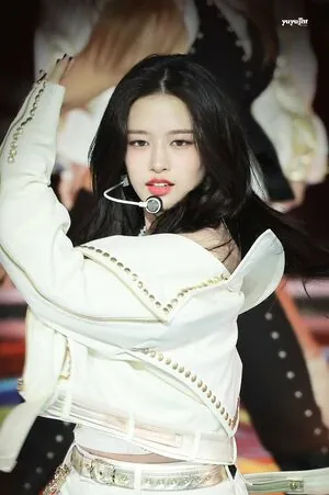 An Yujin 안유진 | content