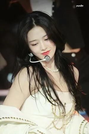 An Yujin 안유진 | content
