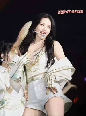 An Yujin 안유진 | content