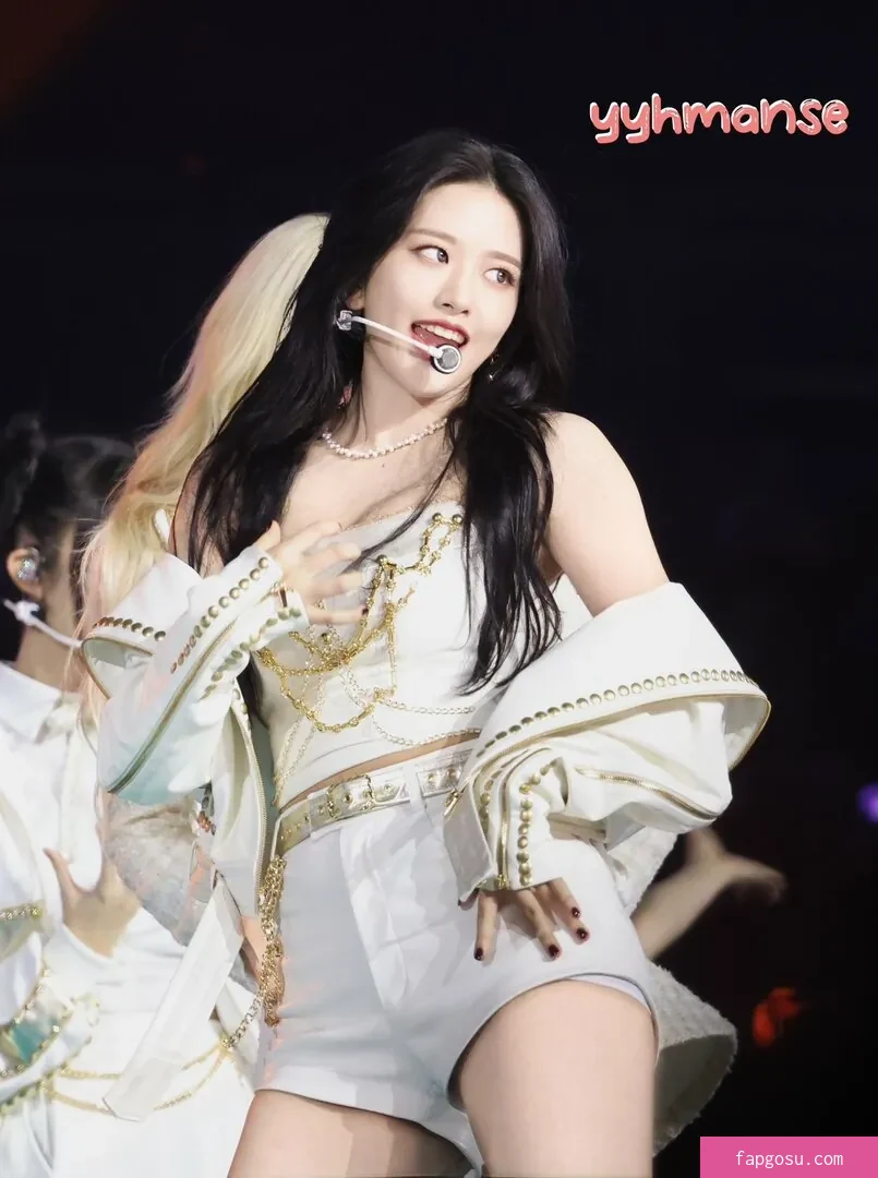 An Yujin 안유진 |