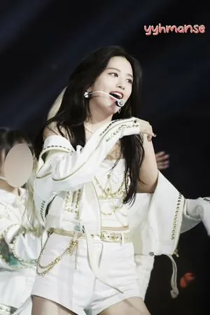 An Yujin 안유진 | content