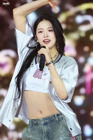 An Yujin 안유진 | content