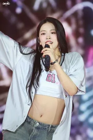 An Yujin 안유진 | content