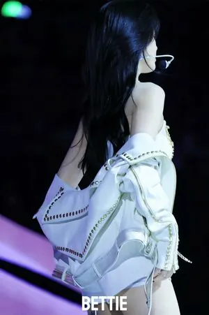 An Yujin 안유진 | content