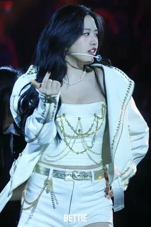An Yujin 안유진 | content