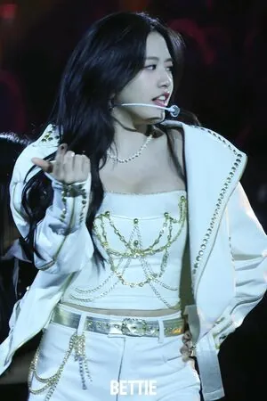 An Yujin 안유진 | content