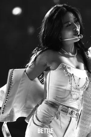 An Yujin 안유진 | content