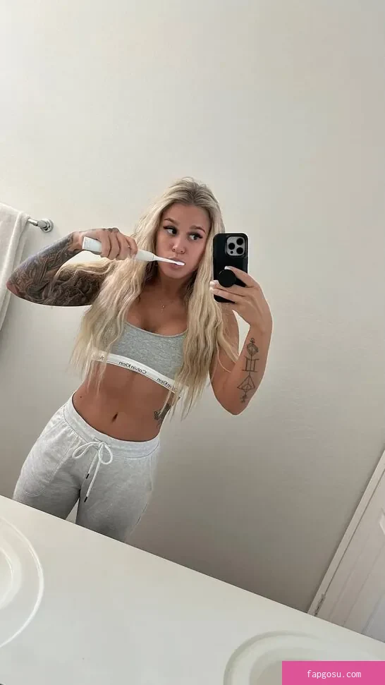 BrazyBecca