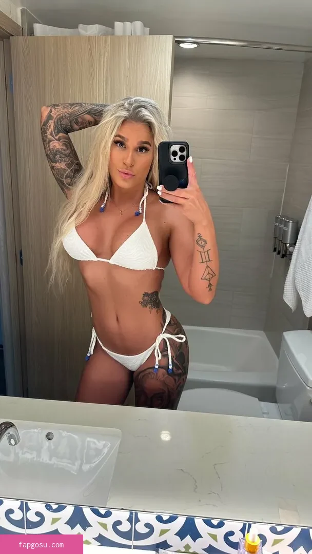 BrazyBecca