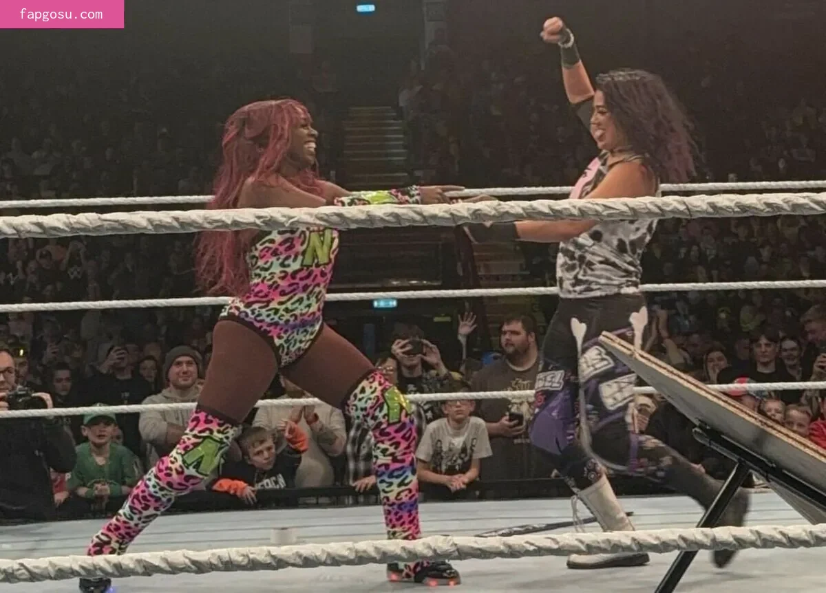Bayley - Photo #1111