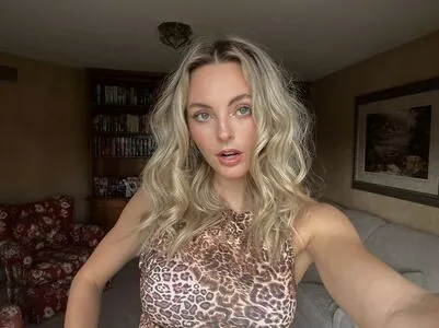 Beez ASMR content
