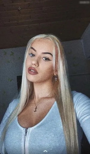 Bimmerblondiee content