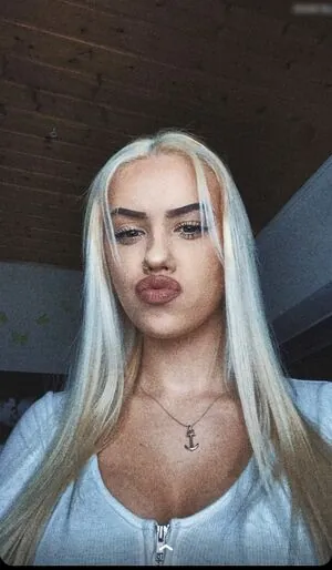 Bimmerblondiee content