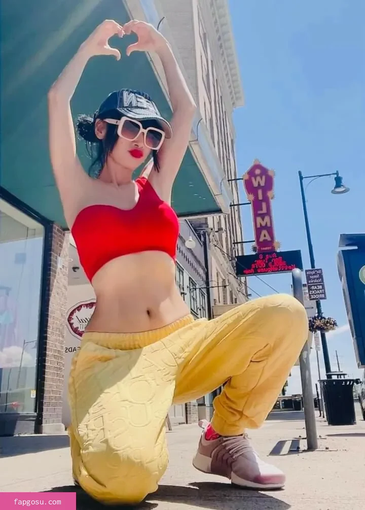 Bai Ling