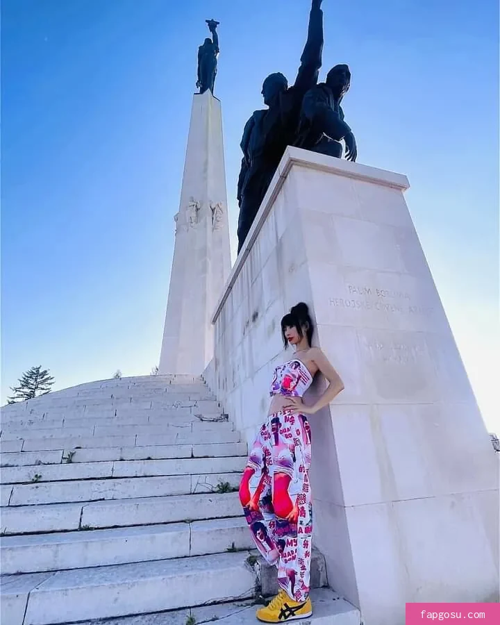 Bai Ling