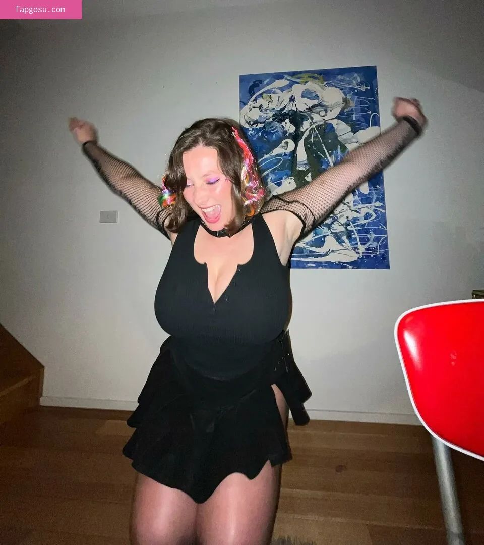 Bel Larcombe / Slice_of_salami_